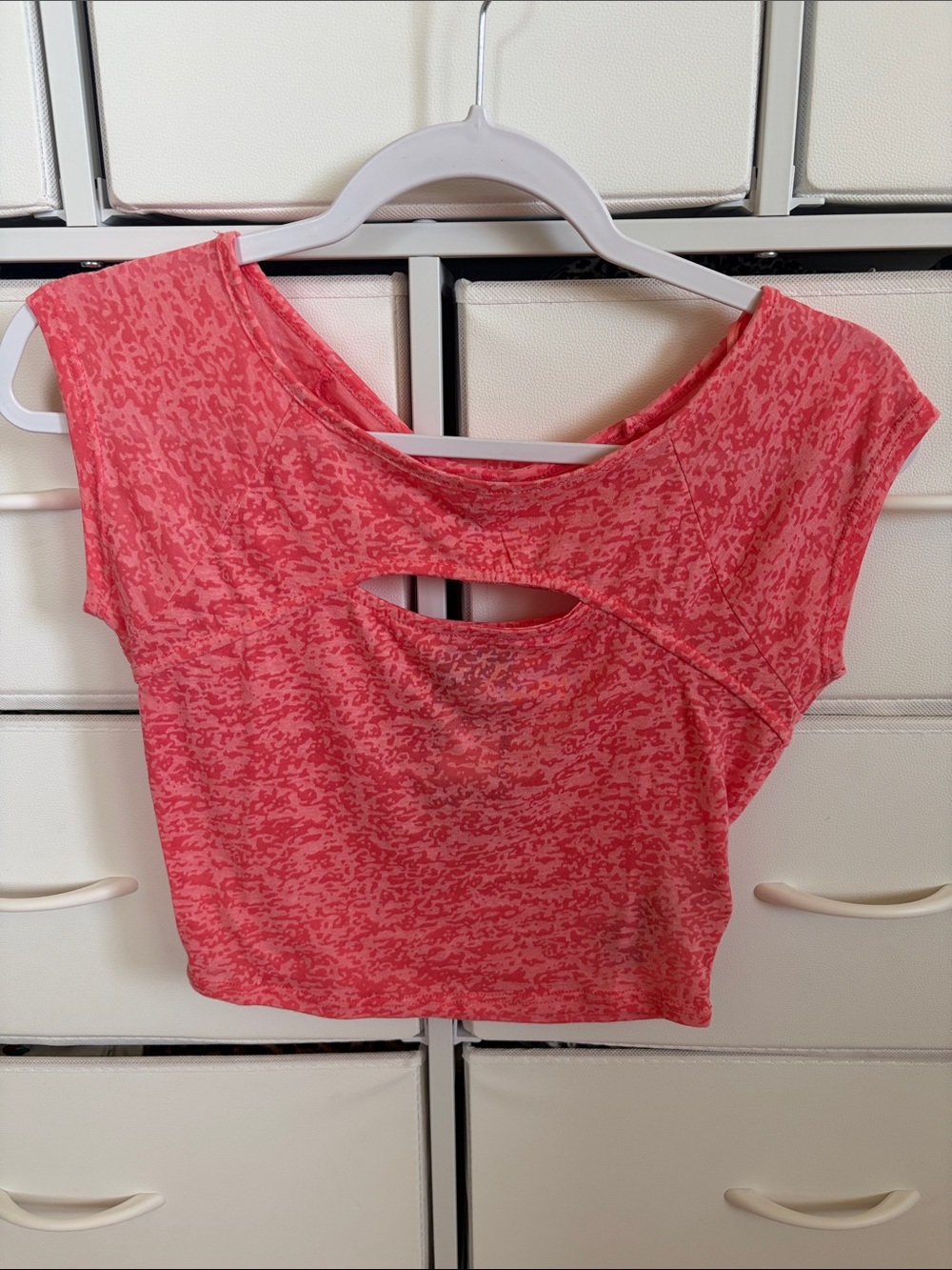 Guess Women's Cutout Back Crop Top - Coral Pink